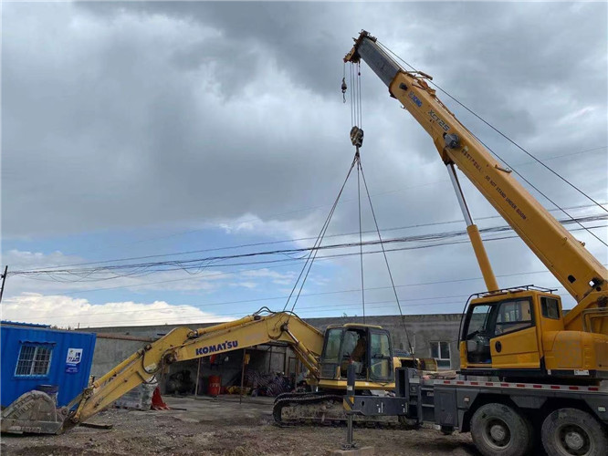 纳雍县25吨吊车的工作半径是多少？