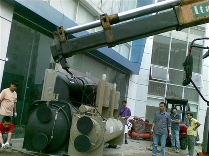 纳雍县随车吊和汽车吊的核心区别是什么？哪种更省钱？